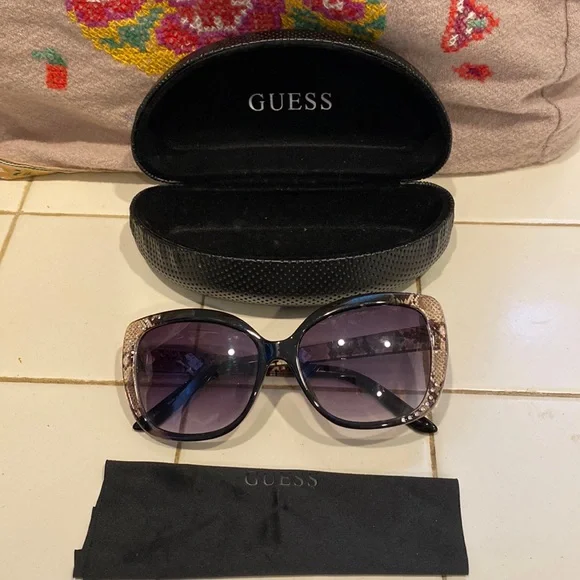 Guess sunglasses with case and cloth Guess Rhinestone Sunglasses Case Cloth Set | eBay main image 3